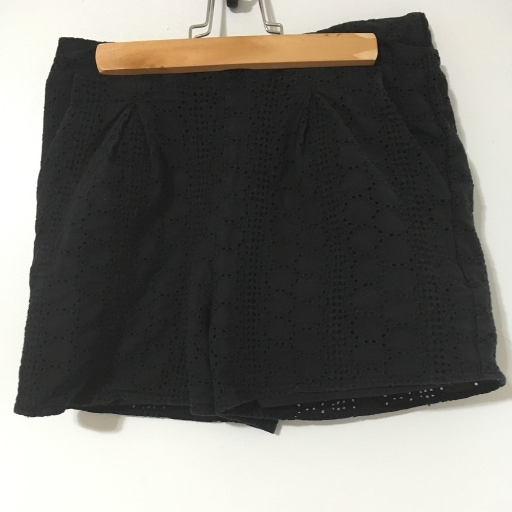 BCBGeneration eyelet top and shorts set - Picture 4 of 5
